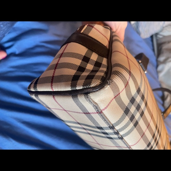 Authentic Burbery Novacheck Shoulder bag - Picture 6 of 11